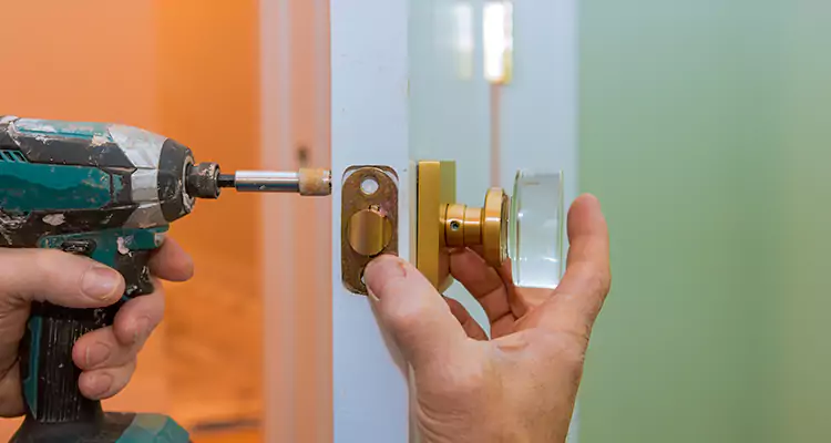 Broken Door Knob Fix in Brandon, FL