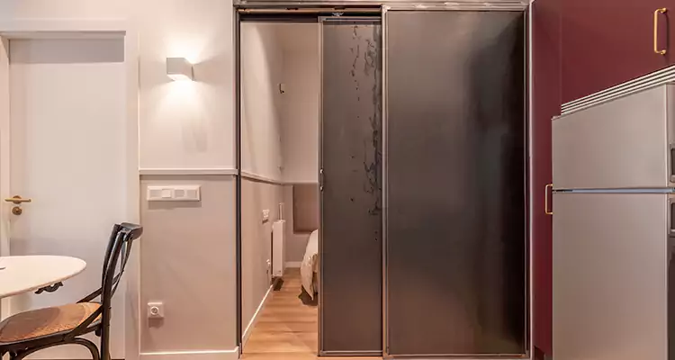 We Fix Closet Sliding Door in Brandon, FL 